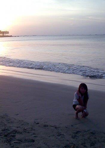 areroom1994's profile picture. Under the mistletoe