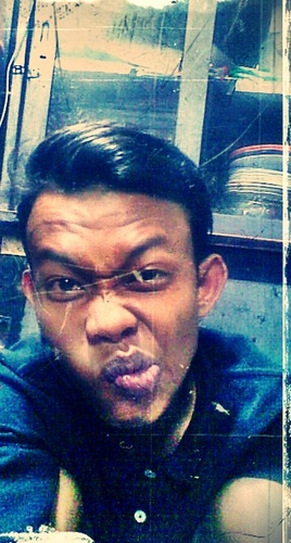ku berlari dan ku berjanji takkan pernah lagi melihatmu dan akan ku gapai semua impianku yang dulu pernah ku janjikan ini untukmu ..