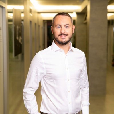 Lead gen specialist, 1M+ cold calls made. DM 'INFO' to connect
