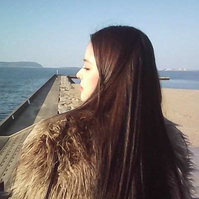 aeiizna's profile picture. 