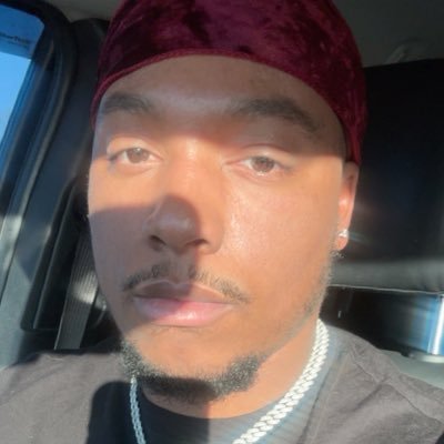 __zBee's profile picture. 