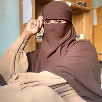 manal_0_0_0's profile picture. لا سامحهم الله ولا عفا عنهم اولئك الذين مروا وضروا وتركوا فينا 
ندوباً شوهت كل شئ جميل بداخلنا ...

مواليد/ اليمن----تعز🇾🇪

الأصل/ الصومال----برعو🇸🇴