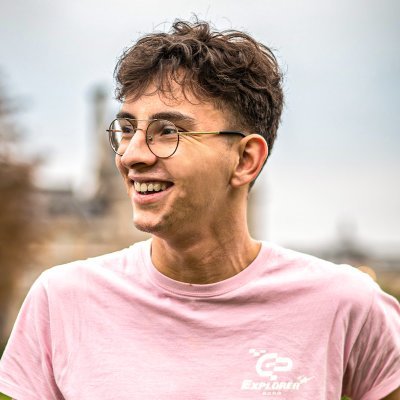 Aimes les jeux vidéos
Monteur vidéo à ses heures perdues
8ème Dan de mangeur de cookies
https://t.co/8kzmTfed6r