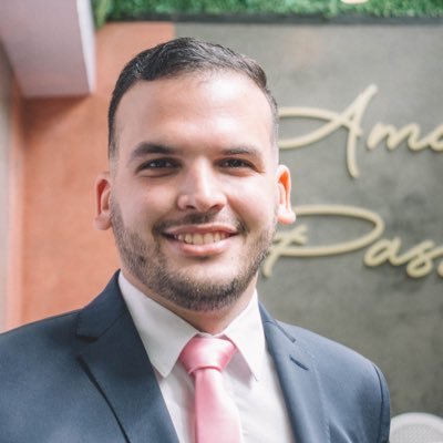Periodista y futuro Abogado. MSc en Gerencia. Profesor Universitario. Amante de la Libertad, la Verdad y la Fe.