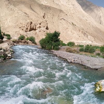 اینجانب عاشق دین و وطنم و ۲۴ ساعت در خدمت افغانهای عزیز ❤️ و دشمن تعصبی های قومی و لسانی و بدبین انسان های محافظه کار و دو رو