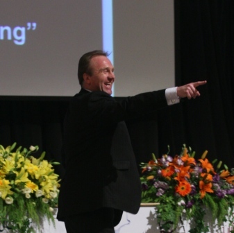 I am a writer, researcher and speaker on the psychology of performance and exceptional achievement.