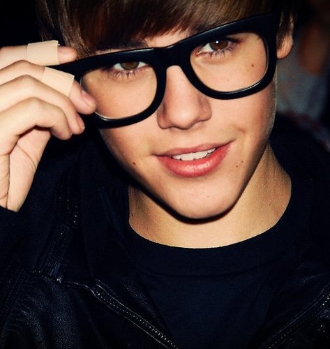 follow me if you love @justinbieber. im in love with him & so are you. :)