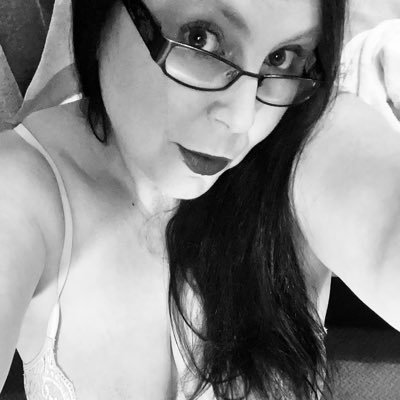 Mid forties, seller of things! Ask me I might! all tips and treats greatly appreciated ❤️❤️❤️