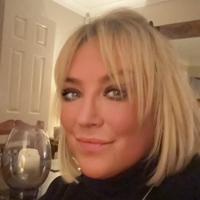Mummy 💙 Wife 👩❤️👨 Workaholic 📥 Dog Lover 🐾 Regular Cocktail & Hawkstone Beer Taster.🍻🍸