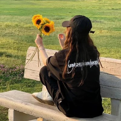 Flavie_154's profile picture. Simple and beautiful like a flower 🌸