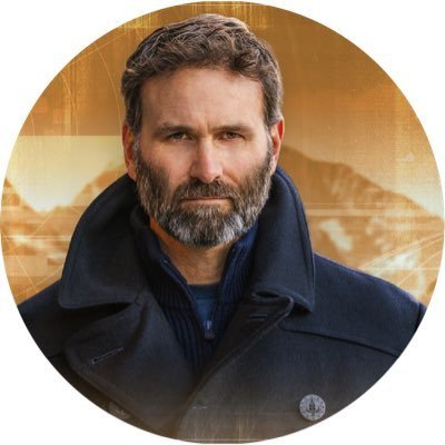 #1 New York Times Bestselling Author of RED SKY MOURNING • 2025 Thriller: CRY HAVOC • Stream THE TERMINAL LIST Prime Video Series • Join the Jack Carr
Book Club
