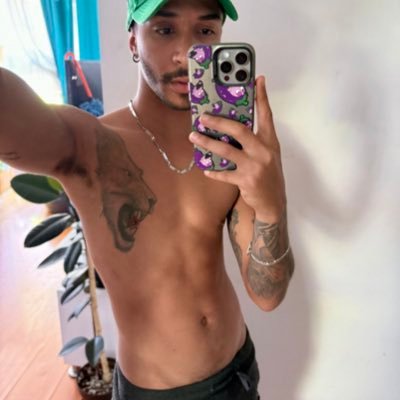 Contenido ⚠+18 Tengo cara de niño bueno con una terrible mente pervertida. https://t.co/fIayuvUdqS