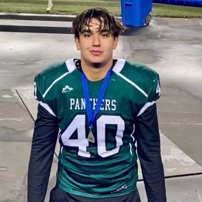 6’1 220 pounds. Linebacker. C/O 2027. https://t.co/aHIfzXagYC