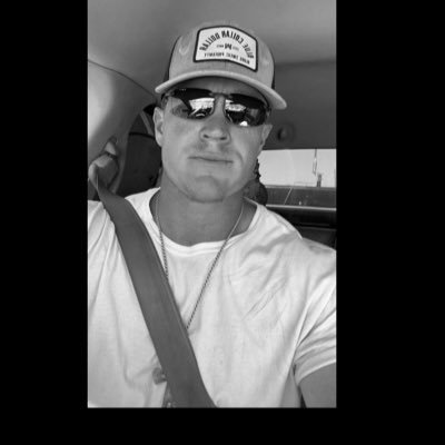 WhiteAmeri34121's profile picture. 