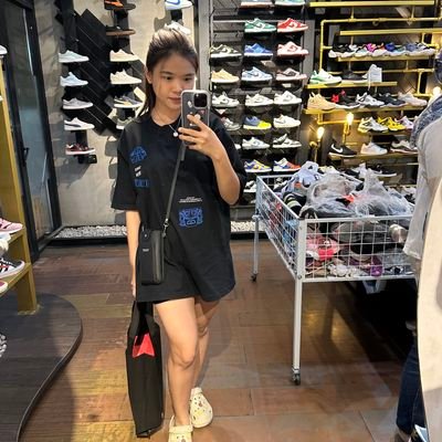 fransiskaanna's profile picture. Instagram : fransiskaanna
Line : fransiskaanna 

If someone truly wants you,nothing will keep them away. They will do everything they can to be with you ❤