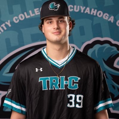 6”6 220lbs | RHP | loganion41@icloud.com | 519-999-4141 | @macombbaseball sophomore