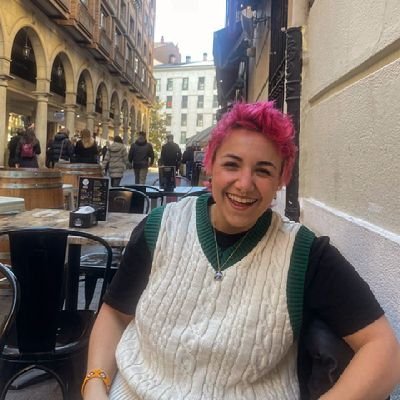 CynthiusParibus's profile picture. Extremadamente sensible, intuitiva, generosa, emotiva, enigmática, creativa, romántica y con toda la carga de la rueda zodiacal. O eso dice Esperanza Gracia