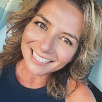 Mom. Wife. Doctorate Degree in Educational Leadership & Teacher Innovation. Middle School Principal. AZ Runner. Tesla Owner. Fit Mom 🌻