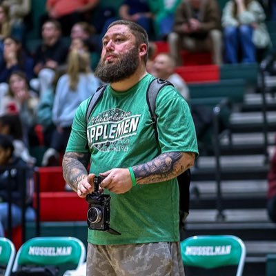 Journalism Teacher @MuHSBroadcast1 and assistant coach for @LadyApplemen basketball at Musselman High School. Former award-winning journalist.