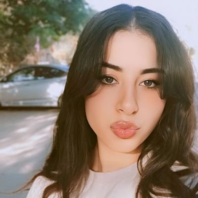 عالم خيالي مليئ بالصياح لا ينتمي للواقع غير قابل لنقاش ..