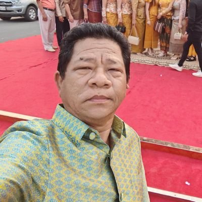 I'm open minded and try my best to be honest and to the point. I believe one ugly truth is better than a lots of small lies. I promise discretion and respect