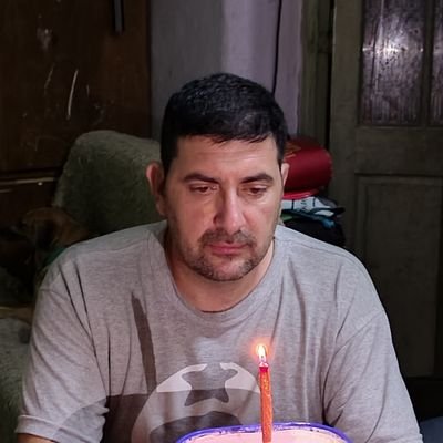 trabajador , cocinero,padre , amante, hincha de belgrano de cordoba y mas.......................