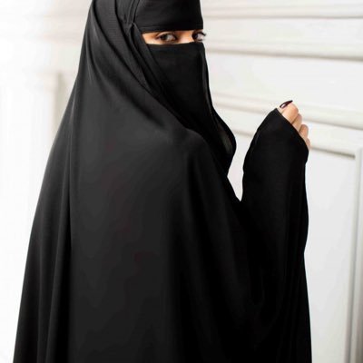 استاذه في الفقه والتاريخ احب العلم والمعرفة واحب التعلم من الاخوات الملتزمات خاصة الشيخات والداعيات للدين الإسلامي 🌷حسابي تلجرام mlk55mlk