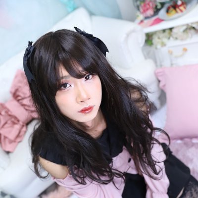 軍装サバゲーマーの裏垢です!女装と医療系プレイに興味がある男子です。女装、少女、拘束、イラストも好きです。看護婦やナース服や歯科助手や手術とか大好きです。同じ趣味を持つ仲間と繋がって友達になりたいです!