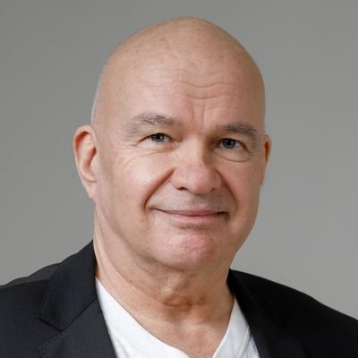 Yrittäjä, VTM ja hallintotieteiden tohtori.
Epikurolainen liberaali.
Entrepreneur, Doctor of Administrative Sciences.
Epicurean liberal.
