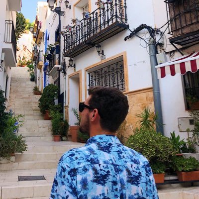 antoniomrtnzz_'s profile picture. 23. Graduado en Traducción e Interpretación ES/EN/FR. Futuro profe. Ah, también soy petrolhead.