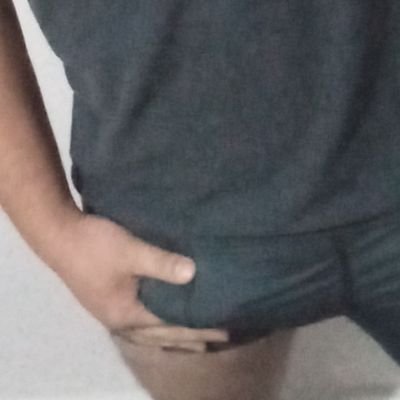Bi ativo discreto. Curto dar uma mamada.
Afim de putaria e aventuras.
Estou aqui para trocar nudes e conversar sacanagem.