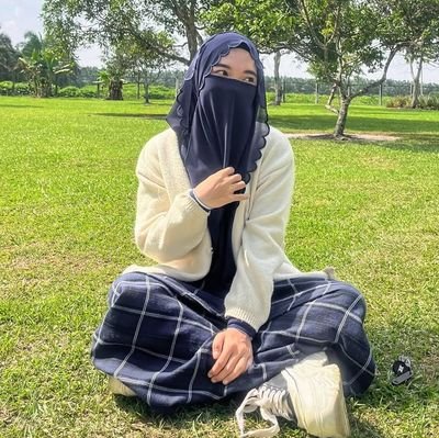bungamimpi123's profile picture. sedang difase kepompong🐛
