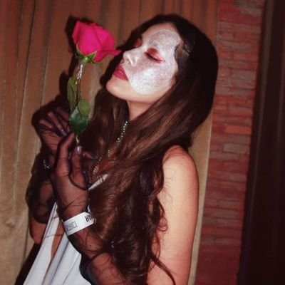 NatsLoin's profile picture. Y si la vida te da limones?? Pide sal y tequila.