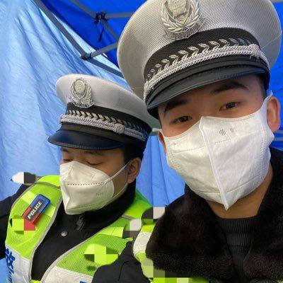 大屌交警一枚180/78/30/ 在最好的时光用尽全力去守卫人民，平时压抑自己，推特上只想找一个契合度高一点的安稳的 最近压力比较大需要释放一下 喜欢的可以认识一下