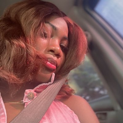 Favouregb's profile picture. introvert!!!!