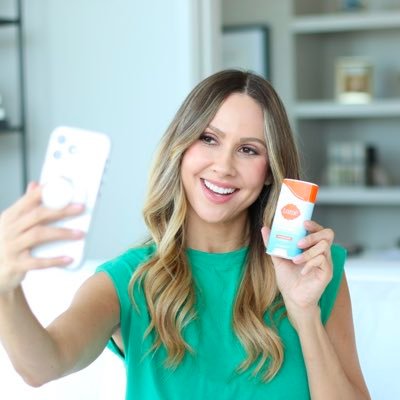 📱UGC Creator & Coach 🤩Worked with over 350 brands🎓1000 students taught💰Become a high ticket retainer UGC creator