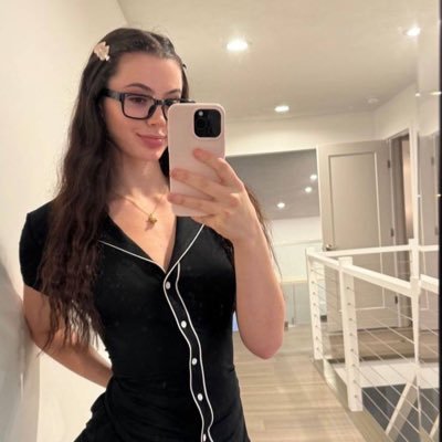 Hi nice to have you here hmu i don’t bite fun to be with Snapchat👻 : islawwet