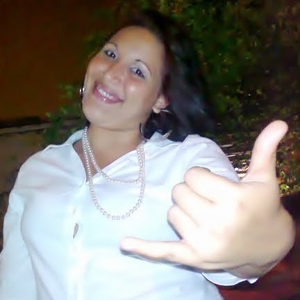 - Sou a garota que já sabe que fez muita coisa errada.
- Sou a garota que nunca desiste de uma coisa que quer.
- Sou a garota mais feliz do mundo.