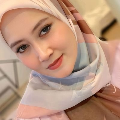 mawarmanisku's profile picture. Ubah lukamu menjadi kebijaksanaan.