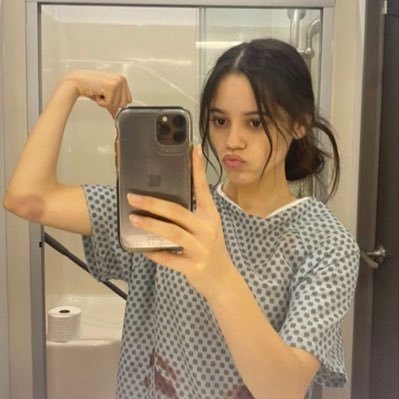 alienadasz's profile picture. Oie, sou aquela que comenta tudo e posta nada 😜 Sempre de olho nos realities, óbvio! 👀