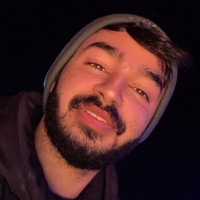 *لا عيب في أن تبقى وحيداً بل العيب ،* *أن تذهب لمن لا يُريدك 🥀✋🏽.*