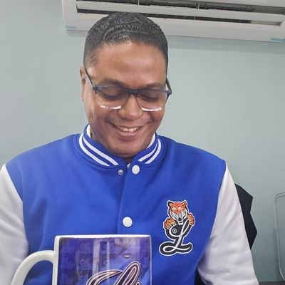 Puro Liceista, Ing. Civil, Master en Geotecnia, Esp. en Edificaciones, Analista Estructural, Profesor Universitario (UNIBE, UASD). Adicto a las series Españolas