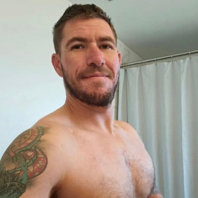 I’m smitt sm I’m 40 years old I am looking for relationship 🥰😋not woman