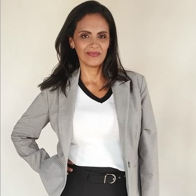 Acompaño a Ejecutivos, emprendedores y equipos de trabajo a desarrollar las competencias necesarias para liderar con propósito. Coach, consultora, facilitadora