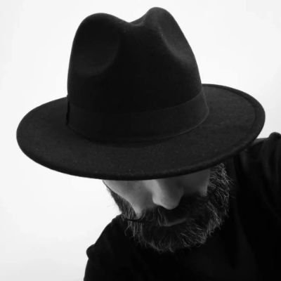@sambyck ⒶRTivista, director, actor, juglar, narrador oral, performer, cantor y contador de historias ácratas en @cuentoslibertarios 🏴
@mariposasdelkaos 🏴