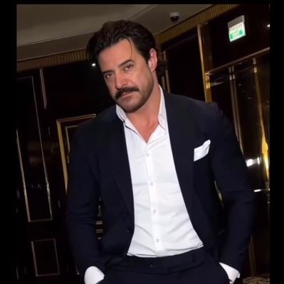 uncl_1's profile picture. مَخَانيث حاضَت سراويلُهم وهُم فِي مقاعدِهِم يغنِجُون وأوطانُهم تحتَ آباطِهِم إذا أكمَلوا بَيعَها يرحلون رمَى التيهُ أشأمَ سُكَّانِهِ وبشَّرَهُم أننا مُغرَقُون