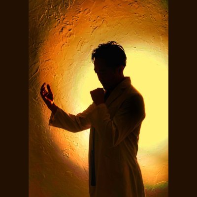 cashbox_mitsuro's profile picture. Life Artist🌞🎤
東京の歯科医師・博士(分子細胞生物学)・作家・音楽アーティスト│
臨床と研究をしながら、音楽で想いを表現しています。
オリジナル制作の合間に「歌ってみた」や演奏動画をアップ中。
科学では語れない気持ちを、音楽を通して伝えています。