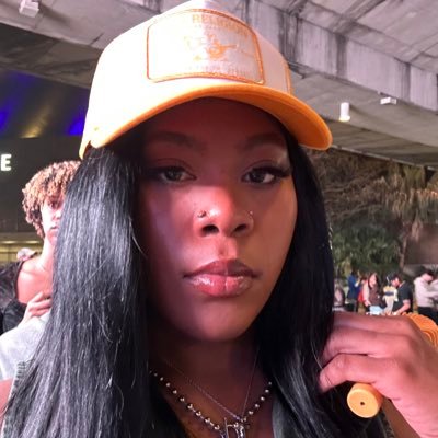 A sweet life sweetie pie. 🧡🦁⚜️✨🦋 |📷 rietheg .|
