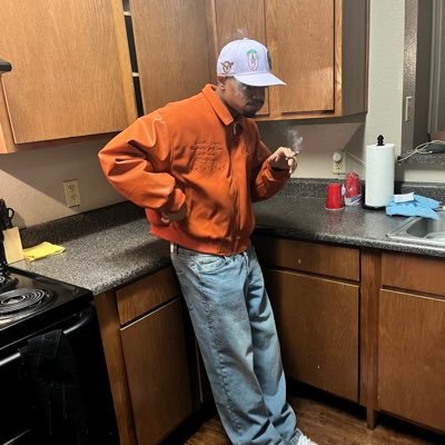 Cozy FR : Rapper, Producer, Podcaster, Reviewer, Brand Owner, Overall Cool Guy /// member of WHO SNAKIN 🐍
