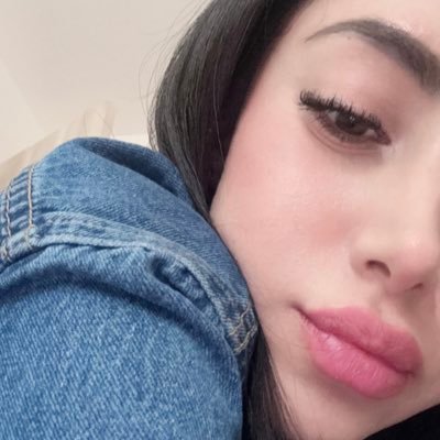 v_j39's profile picture. 